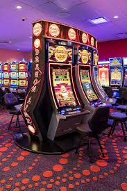 Antarmuka Speed Baccarat mahoni88 menampilkan dealer langsung, kartu yang dibagikan, dan area taruhan yang jelas
